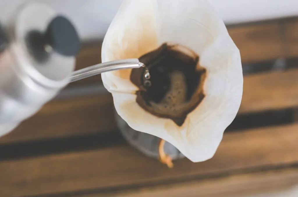 Café coado é um dos tipos de preparo de café mais tradicional