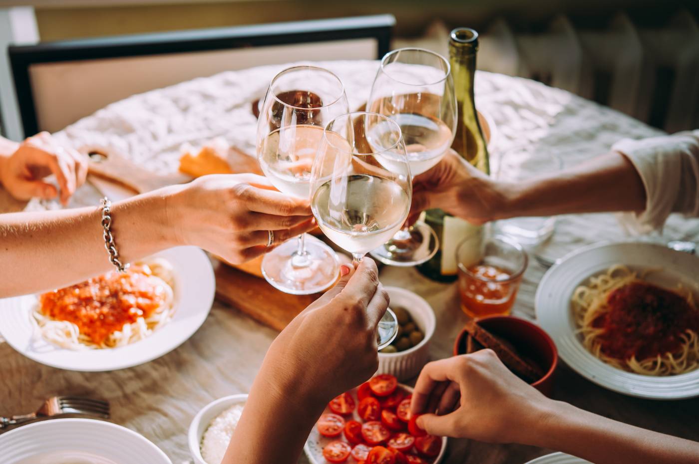 Vinho para o almoço de Páscoa: rótulos leves para aproveitar em família